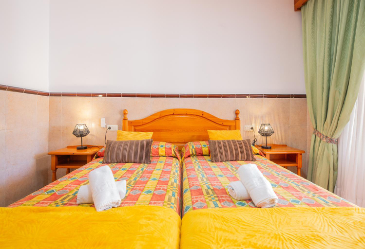 Bedroom 2, Hotel Montana, Girona