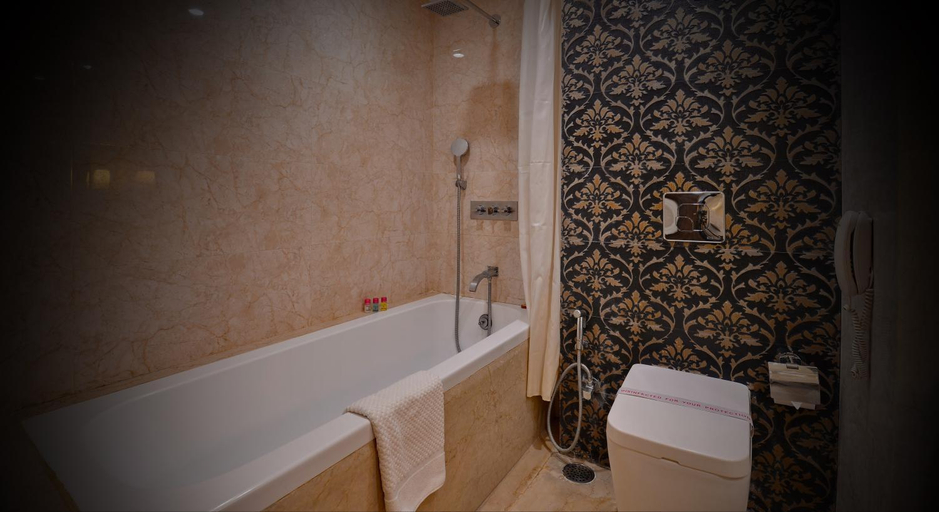 Bathroom 5, Hotel Seven Hills Tower, Agra