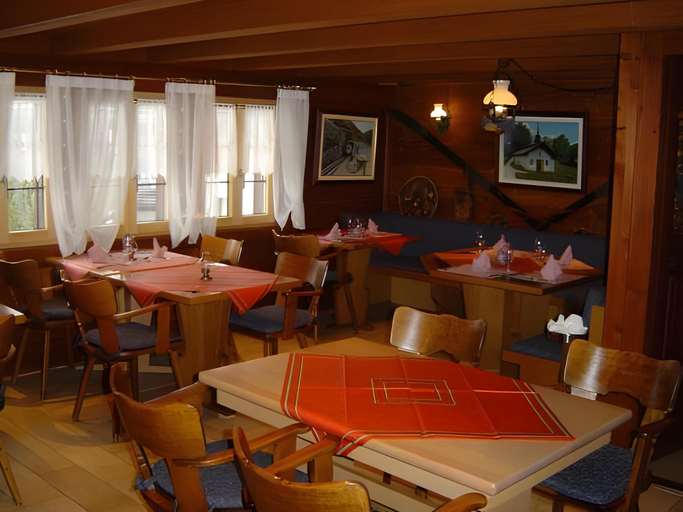 Others 5, Hotel Alpina, Leuk