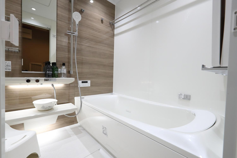 Bathroom 4, White Crystal, Fukuoka