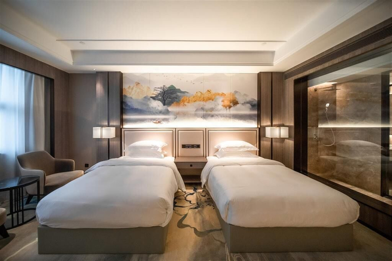 Bedroom 3, Ramada Plaza by Wyndham Hezhou North, Hezhou
