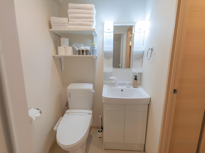 Bathroom 4, Ocean Nippombashi Higashi, Osaka