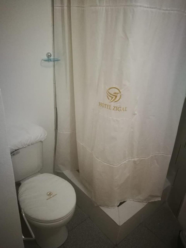 Bathroom 3, Zigal hotel, Antofagasta
