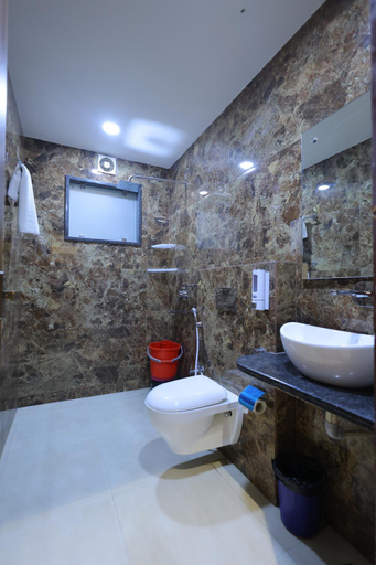 Bathroom 4, The Grand Tree Hotel, Agra