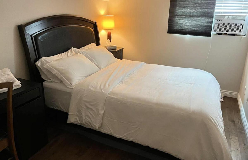 Bedroom, King and Queen rooms -J&J Chilliwack, Fraser Valley
