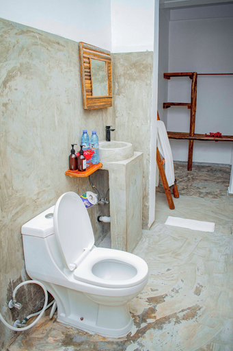 Bathroom 2, Miska Zanzibar, Kusini