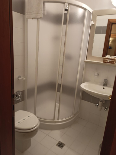 Bathroom 5, Hotel Villa Malpensa, Varese