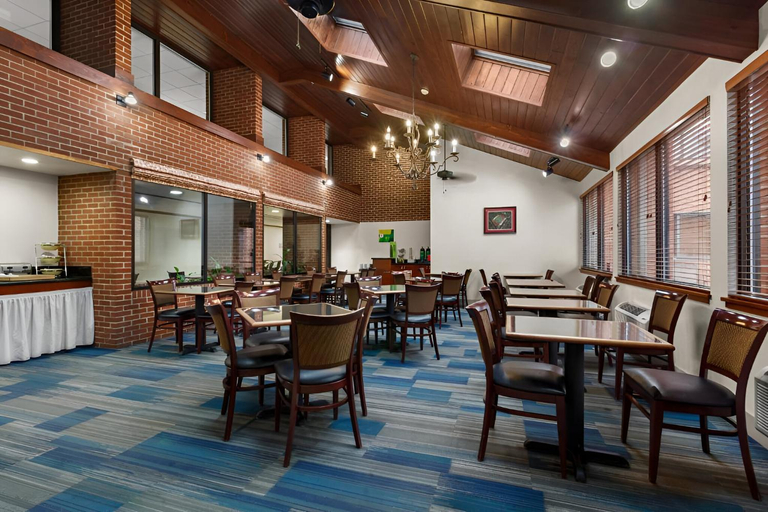 Food & Drinks 5, Quality Inn & Suites Altoona, Blair