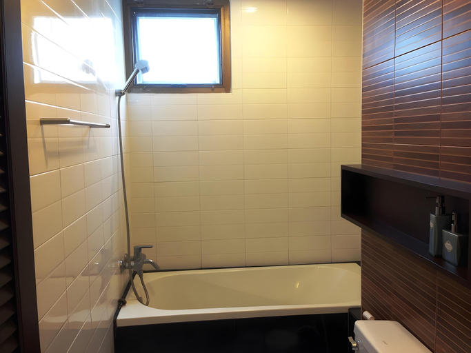 Bathroom 5, PT Court, Ratchathewi