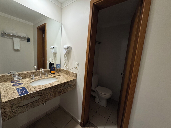 Bathroom 4, Comfort Hotel Araraquara, Araraquara