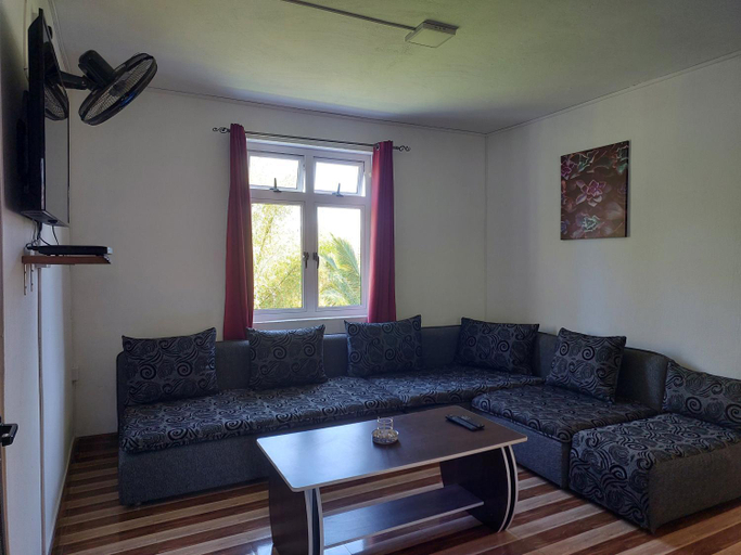 Others 3, Villa Elyza
