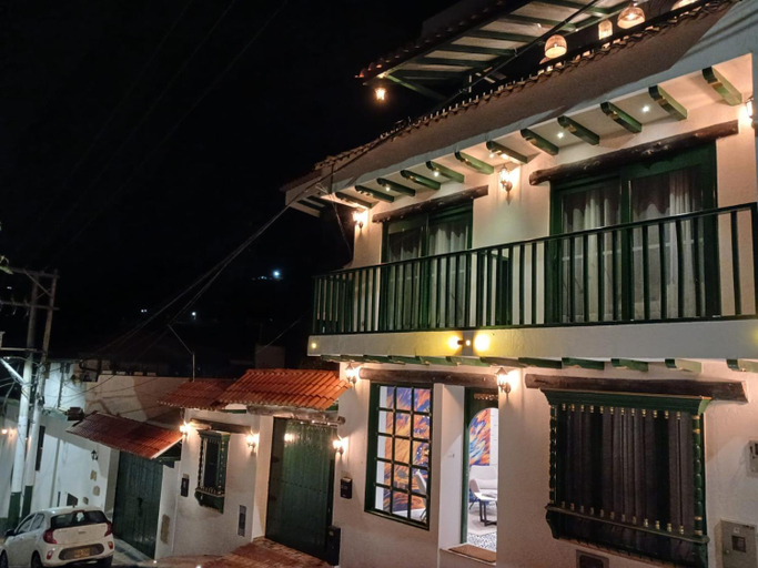 Exterior & Views