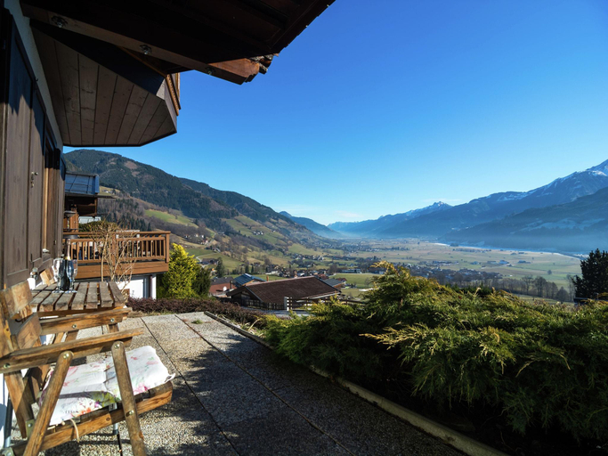 Others 5, Chalet on the slopes, Zell am See