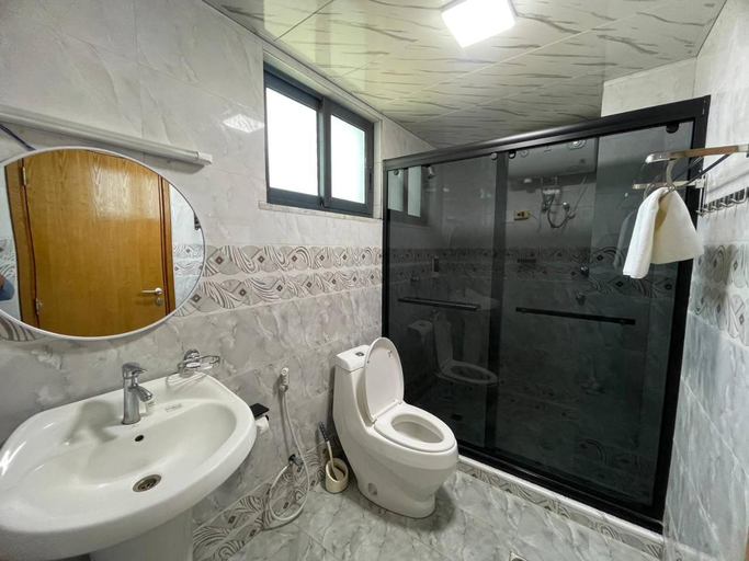 Bathroom 3, Hammer Luxury Guesthouse, Addis Abeba