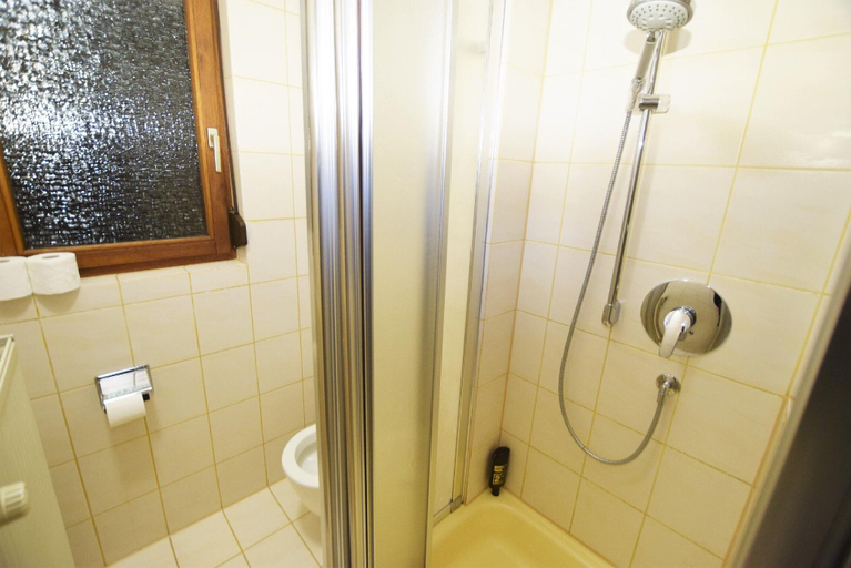Bathroom 2, AB Apartment 129, Stuttgart