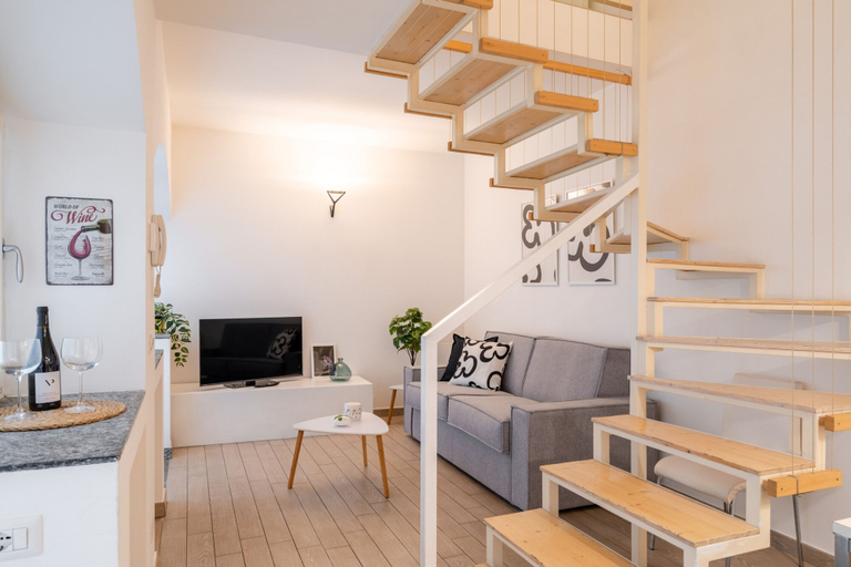 Room 2, Viale Lecco 105 in Como, Como