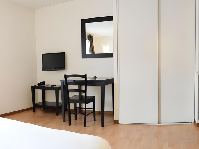 Bedroom 3, Residhotel Mulhouse Centre, Haut-Rhin