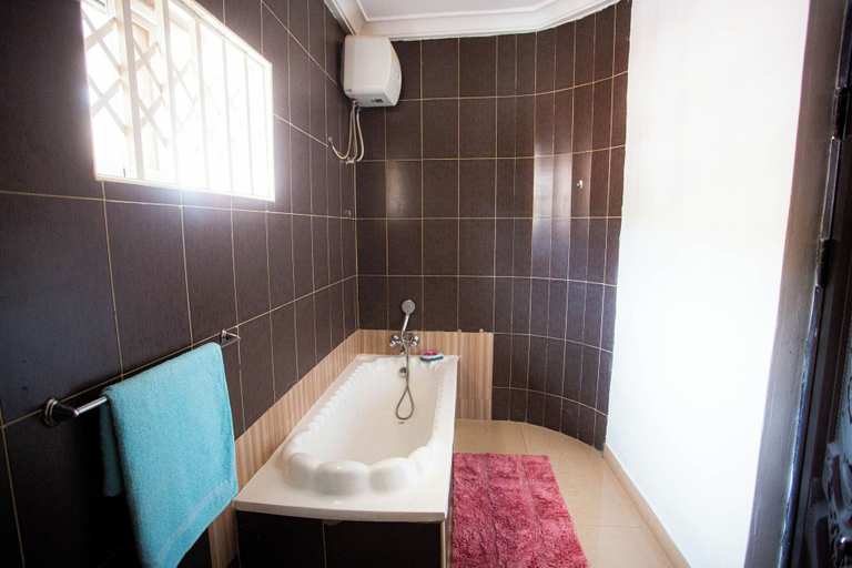 Bathroom 4, Accra Luxury Apartment at East Legon, Tema