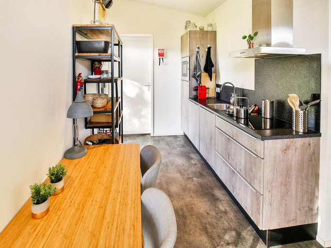 Food & Drinks 4, Holiday Home in Tripscompagnie near Nature, Menterwolde