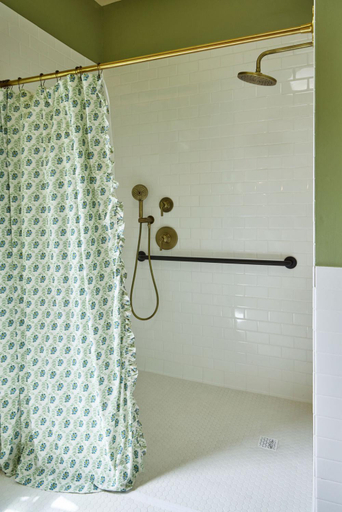 Bathroom 4, Six Bells Countryside Inn, Ulster