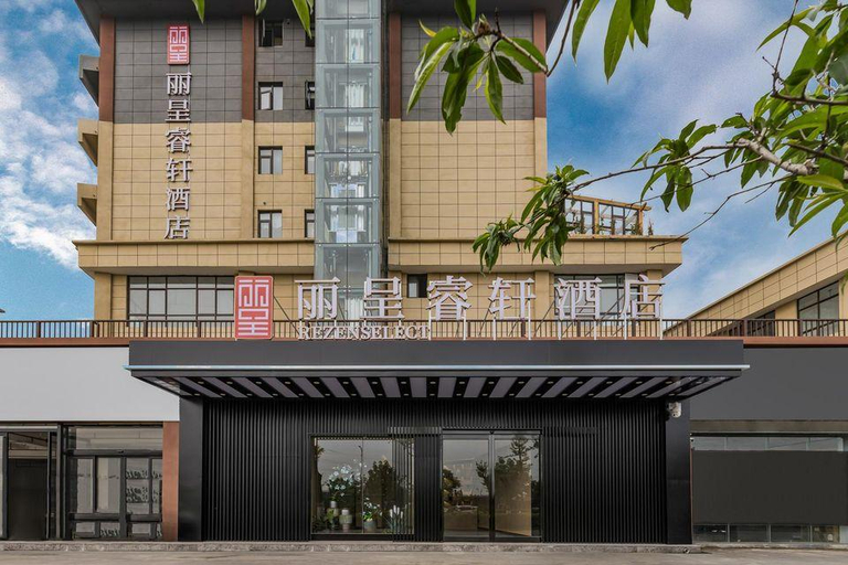Exterior & Views
