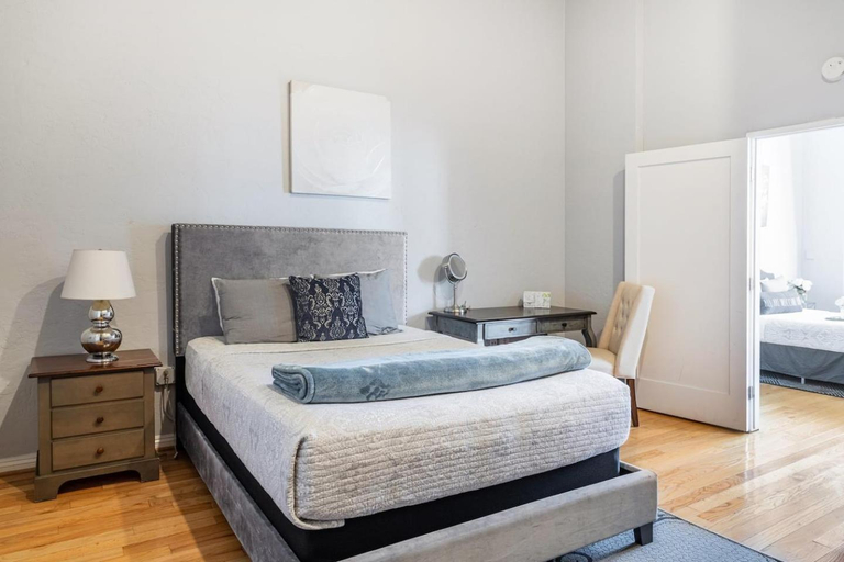 Bedroom 2, Free Parking Loft Suite Walk to Conv Center, San Diego
