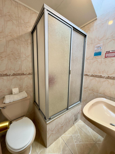 Bathroom 5, Hotel Kuyen-Ko Pucon, Cautín