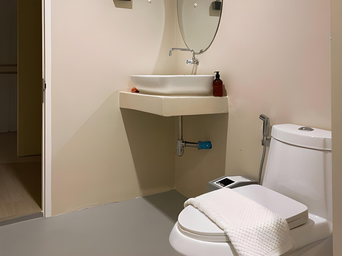 Bathroom 5, Rema residence China town Main Road, Samphantawong