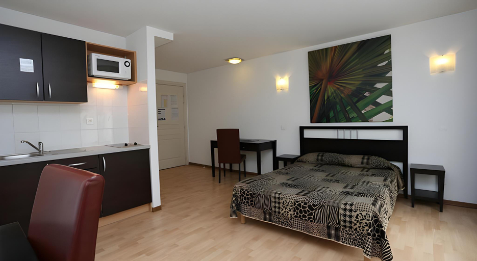 Bedroom 2, Residhotel Mulhouse Centre, Haut-Rhin