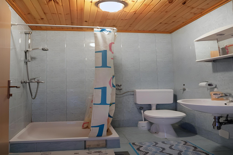 Bathroom 3, Guesthouse Zafran- Two Bedroom Apartment, Plitvička Jezera