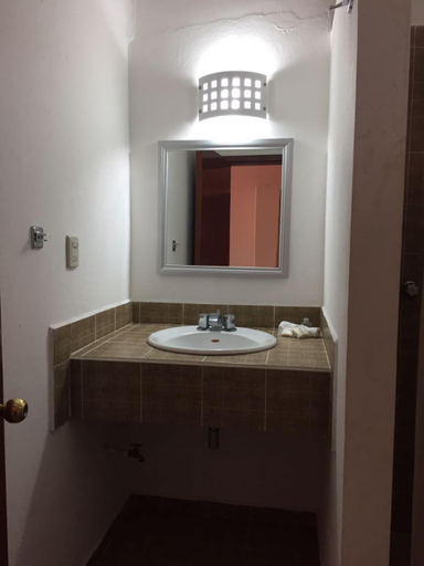Bathroom 3, Hotel Rivera, Del Centro