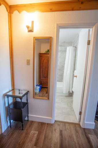 Bathroom 2, Edelweiss Inn Nova Scotia, Annapolis