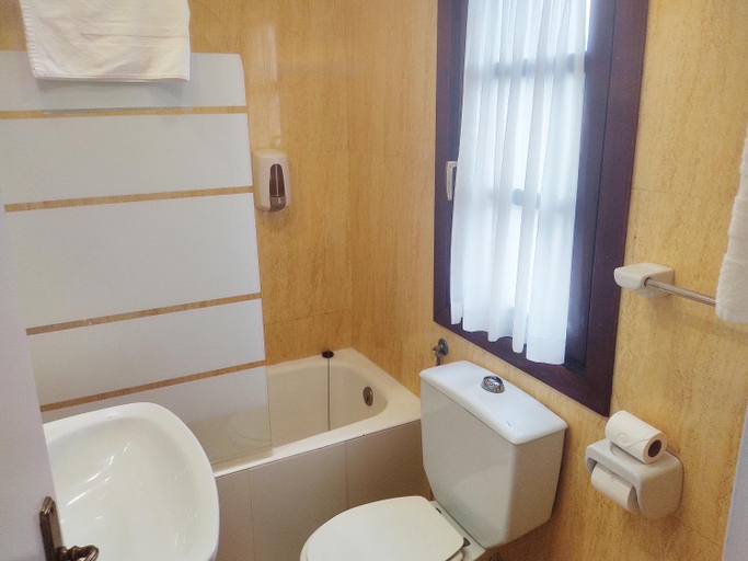 Bathroom 3, Hotel Lauxeta Berria, Vizcaya