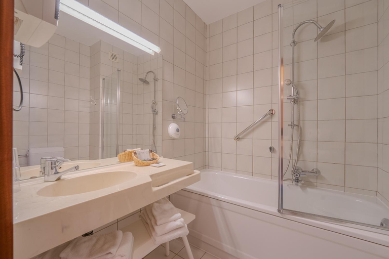 Bathroom 3, Hotel Hotleu, Liège