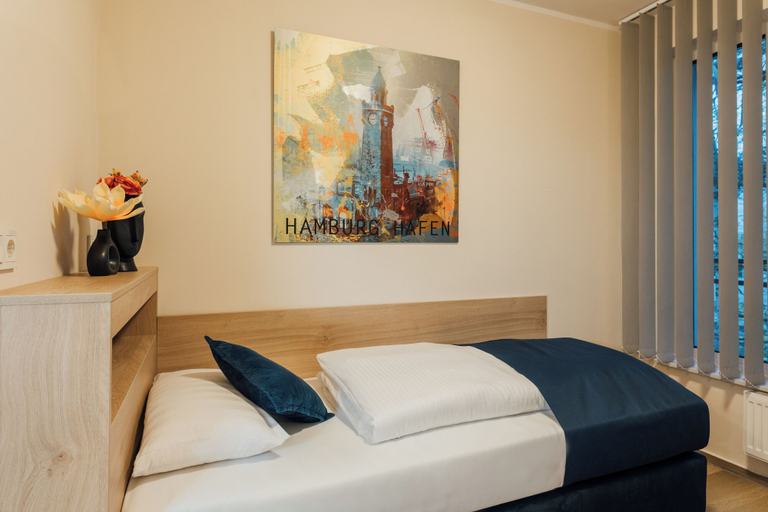 Bedroom 3, MYKY Hotel Boardinghouse, Hamburg