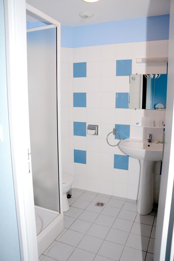Bathroom 3, Le Perroquet Bleu, Indre-et-Loire