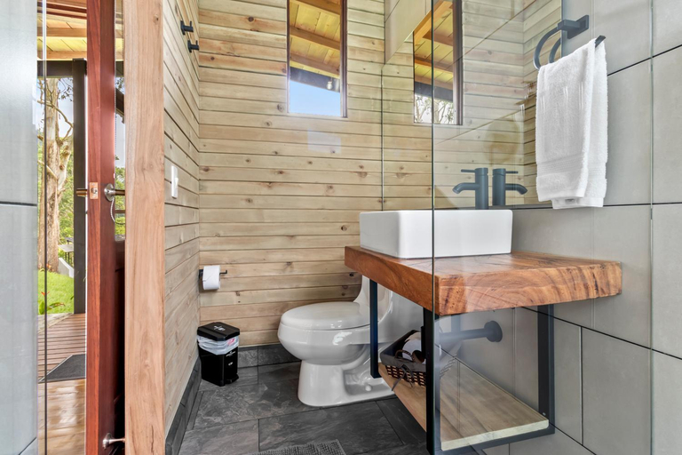 Bathroom 3, Gulupa Ecolodge, Jardín