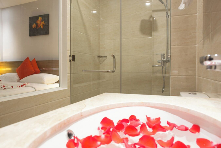 Bathroom 5, Maple Leaf Hotel & Apartment, Nha Trang