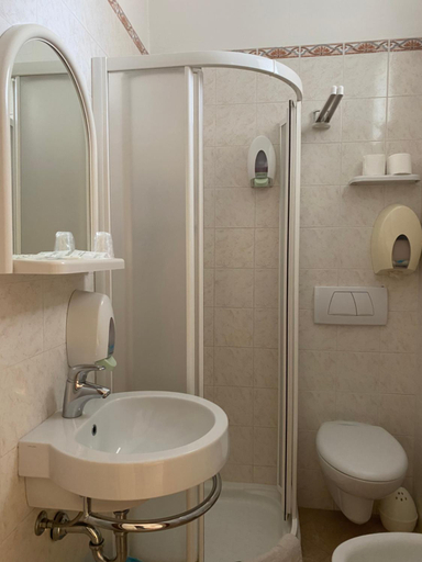 Bathroom 3, Hotel Modenese, Rimini
