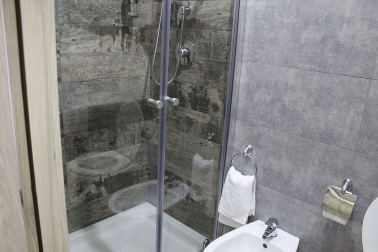 Bathroom 4, Royalty room spa, Napoli