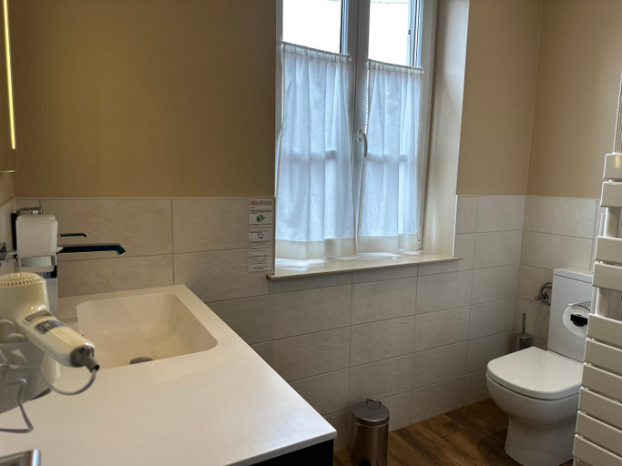 Bathroom 3, Auberge Le Meisenberg, Bas-Rhin