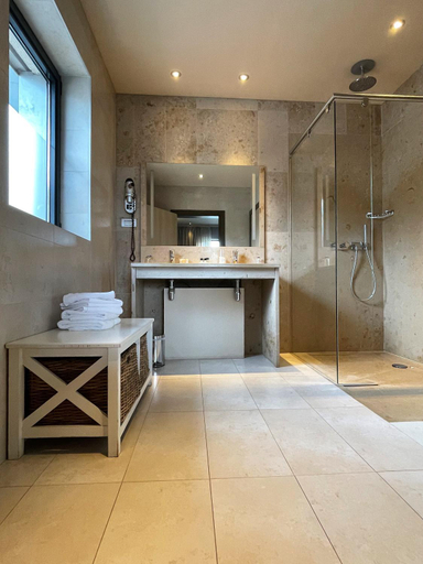 Bathroom 3, Hotel Thermen Dilbeek, Vlaams Brabant