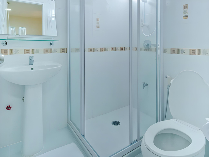 Bathroom 4, Kozy Inn, Chom Thong