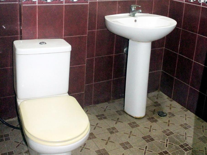 Bathroom 3, Hotel Pinangsia, West Jakarta