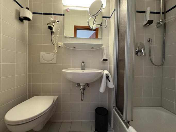 Bathroom 3, Hotel Goldener Hirsch, Kaufbeuren
