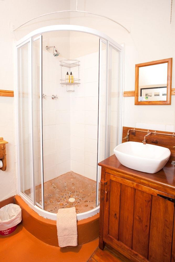 Bathroom 4, Oakdene Guest House, Eden
