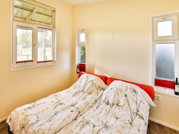 Bedroom 2, Holiday Home in Tripscompagnie near Nature, Menterwolde