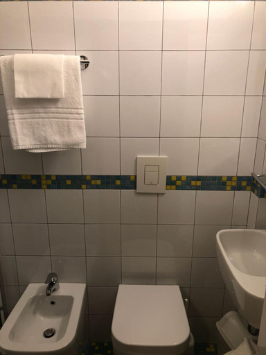 Bathroom 4, Hotel Nuova Italia, Florence