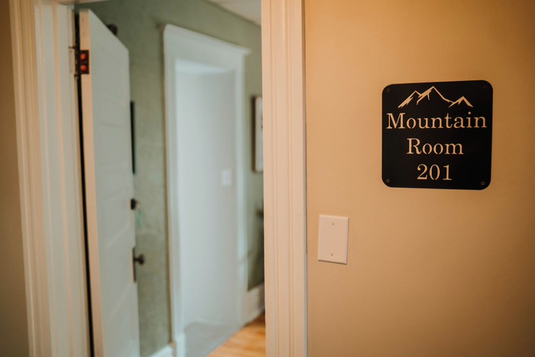 Room 3, Cramer Family Mountain Inn, Centre