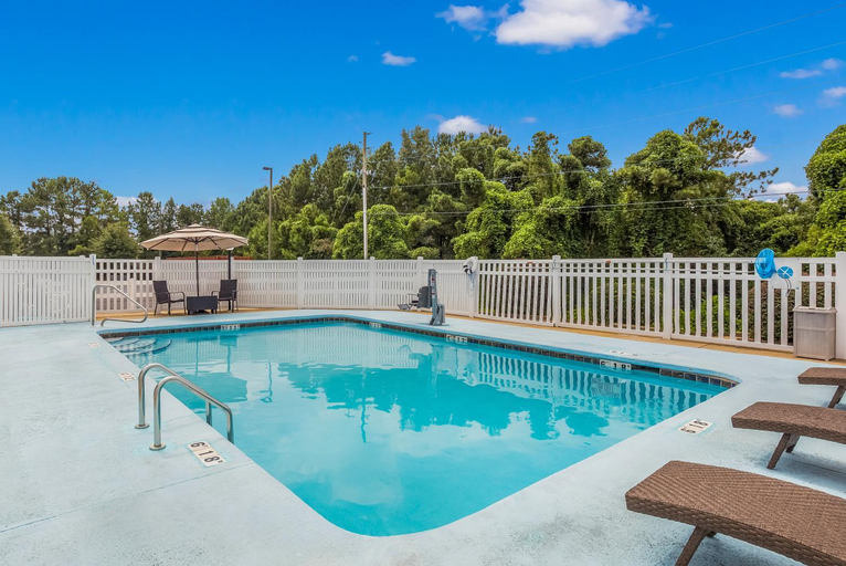 Sport & Beauty 2, Hometown Inn Thomasville, Clarke